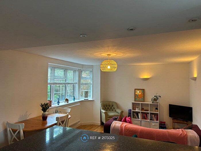 2 Bedroom Flat To Rent In Peckham Rye, London, SE15