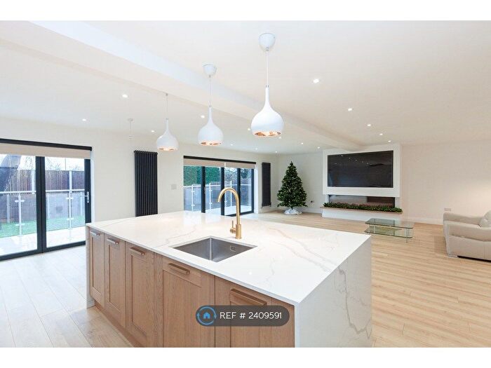 5 Bedroom Detached House To Rent In Lakeside, Oxford, OX2