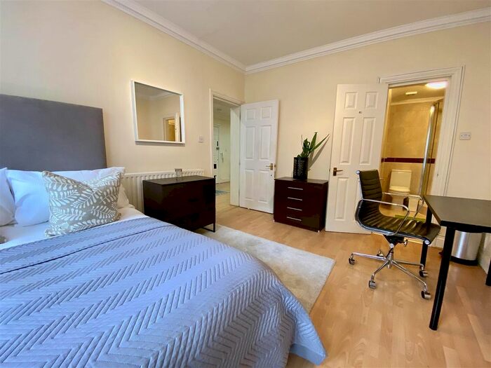 3 Bedroom Flat To Rent In Elgin Avenue, London, W9