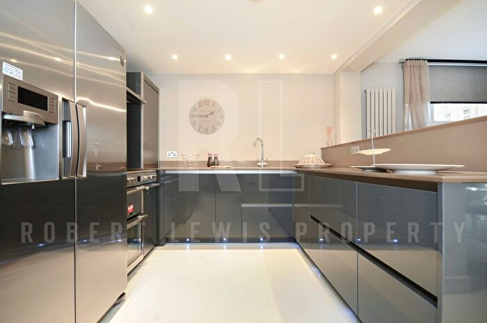 3 Bedroom Flat To Rent In St. Johns Wood Park, London, NW8