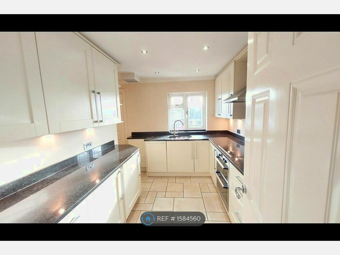 2 Bedroom Maisonette To Rent In Fosters Lane, Woodley, RG5