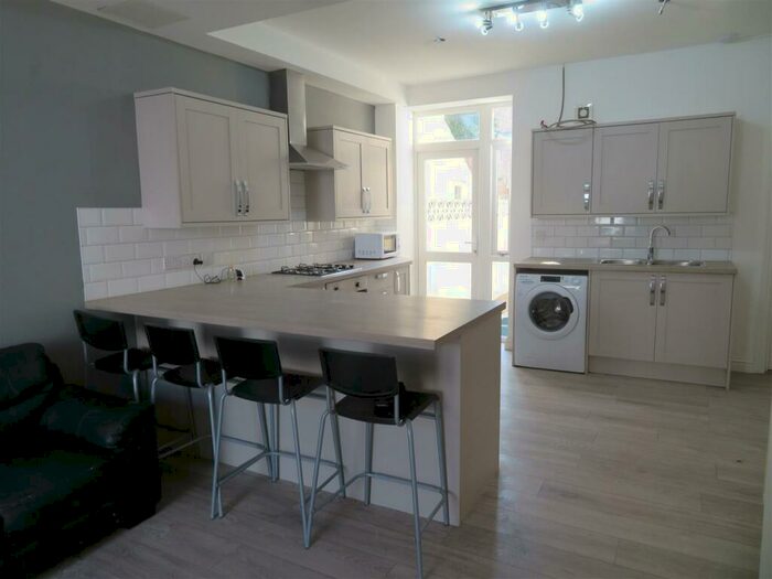 6 Bedroom House To Rent In Baileys Road, Southsea, PO5