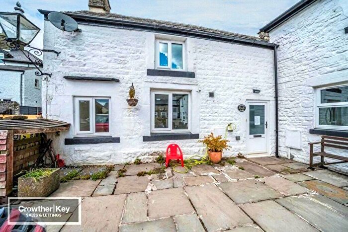 3 Bedroom Cottage For Sale In Montpelier Place, Buxton, Derbyshire, SK17