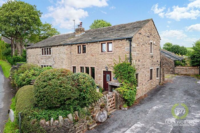 4 Bedroom Semi-Detached House For Sale In Extwistle Road, Worsthorne, BB10