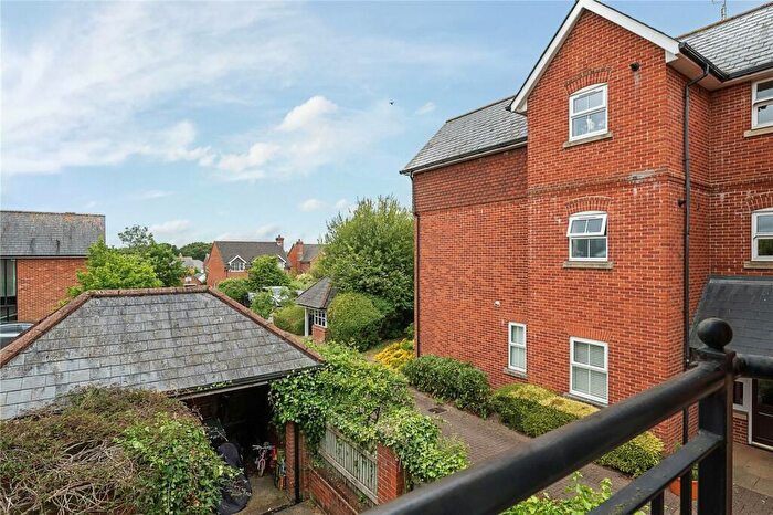 2 Bedroom Apartment For Sale In Winchester Road, Bishops Waltham, Southampton, Hampshire, SO32