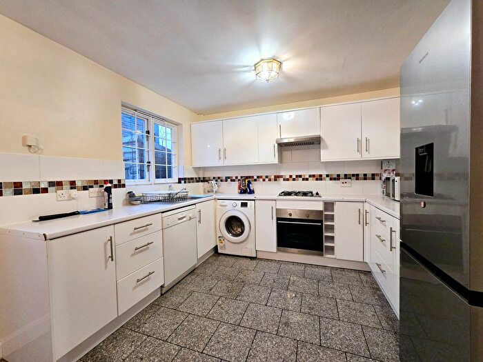 5 Bedroom Terraced House To Rent In Keats Close, Bermondsey, SE1