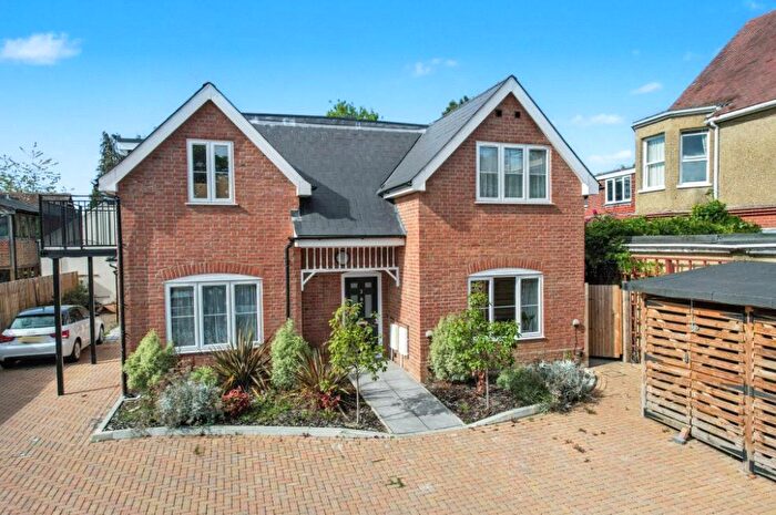 2 Bedroom Flat For Sale In Eggars Hill, Aldershot, Hampshire, GU11