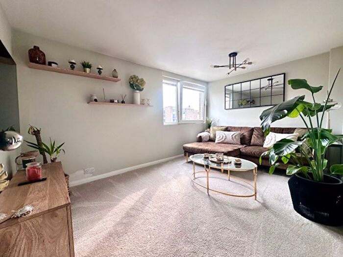 2 Bedroom Flat To Rent In Watermead Road, Farlington, Portsmouth, PO6