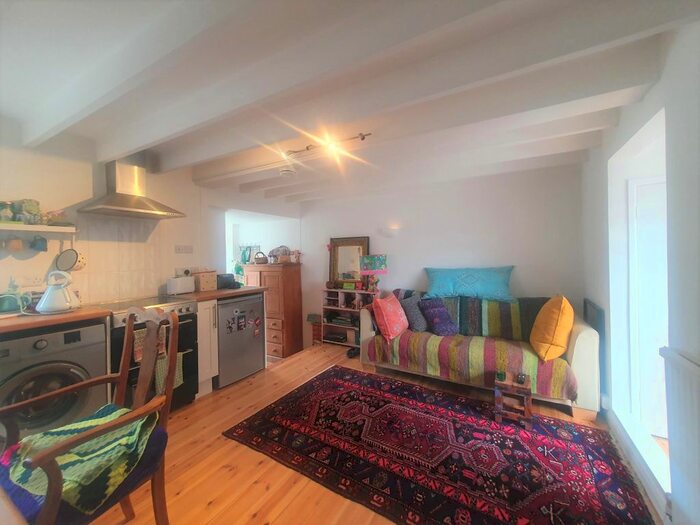 1 Bedroom Flat To Rent In Parkham Road, Brixham, TQ5
