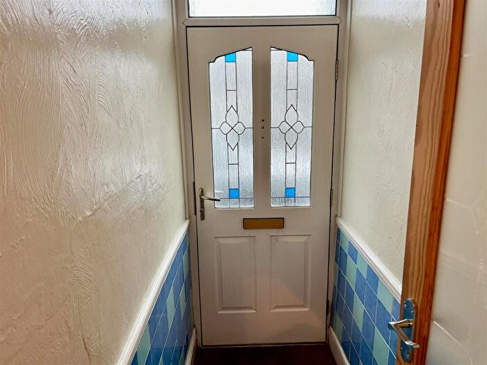 3 Bedroom Terraced House For Sale In Commercial Road, Plymouth, PL4