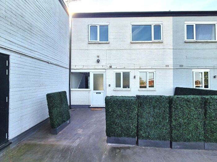 3 Bedroom Maisonette To Rent In Birmingham Road, Sutton Coldfield, B72