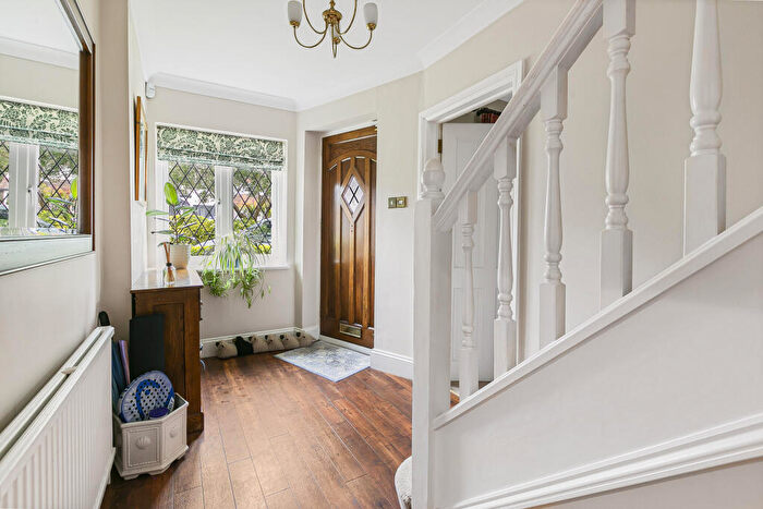 4 Bedroom Detached House For Sale In The Grove, Brookmans Park, AL9