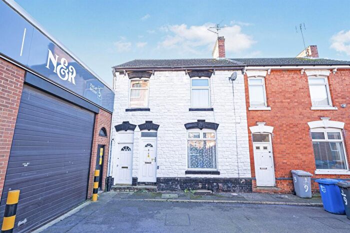 4 Bedroom End Of Terrace House For Sale In Newman Street, Kettering, NN16