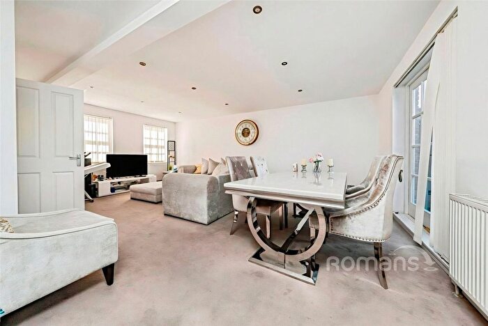 3 Bedroom Terraced House For Sale In Harlington Road, Uxbridge, UB8