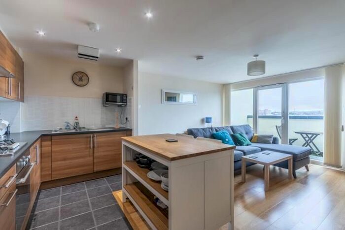 2 Bedroom Flat To Rent In Colonsay View, Edinburgh, EH5