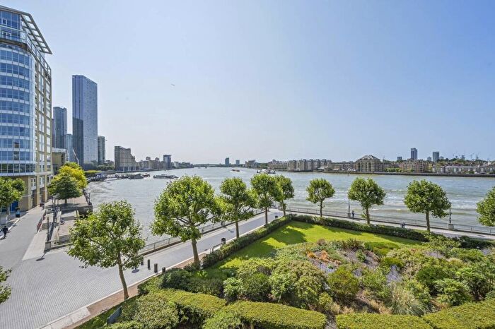2 Bedroom Flat To Rent In Dundee Wharf, Canary Wharf, London, E14