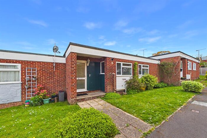 3 Bedroom Bungalow For Sale In Thames Court, Basingstoke, RG21