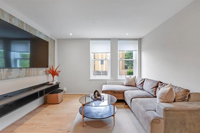 2 Bedroom Flat For Sale In Brandram Road, Lewisham, SE13