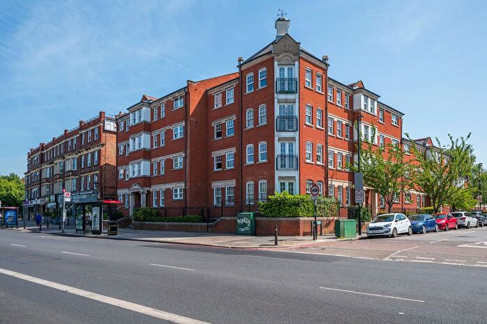 2 Bedroom Flat For Sale In Bromley Road, London, SE6