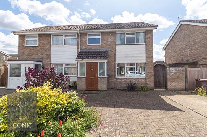 3 Bedroom Semi Detached House For Sale In Cottinghams Drive, Hellesdon, Norwich, NR6