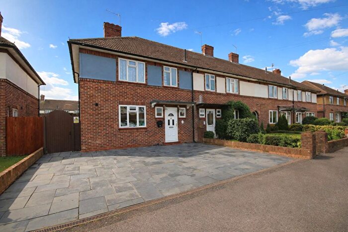 3 Bedroom End Terrace House For Sale In Brookside Avenue, Ashford, TW15