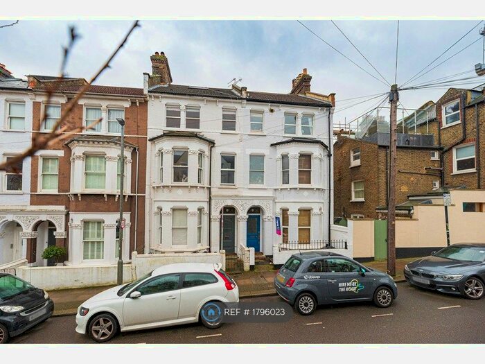 2 Bedroom Flat To Rent In Eckstein Road, London, SW11