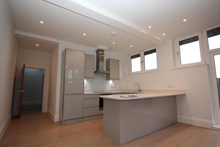 2 Bedroom Apartment To Rent In The Grove, Bath Road, Maidenhead, SL6