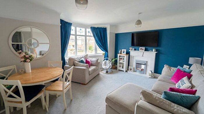 2 Bedroom Flat For Sale In Christchurch Road, Bournemouth, BH7