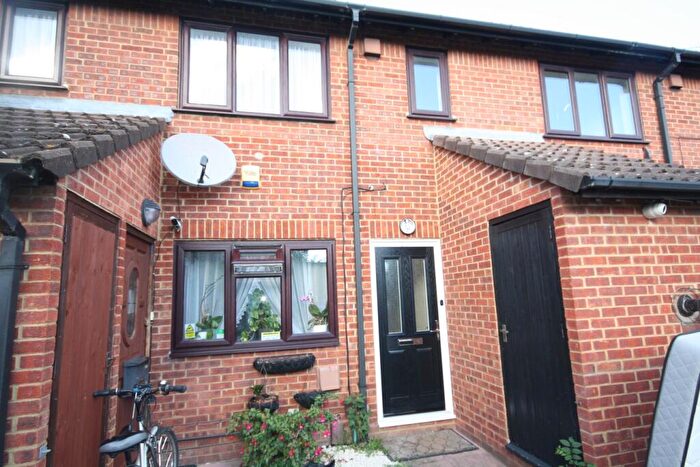 1 Bedroom Maisonette To Rent In Bridlington Spur, Slough, SL1