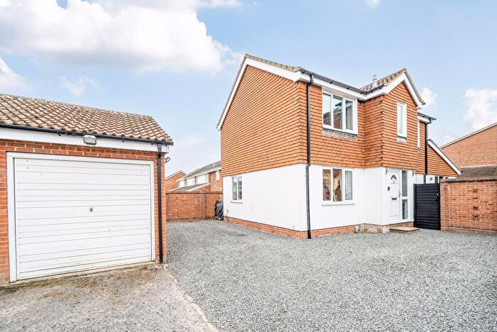 3 Bedroom Detached House For Sale In Blenheim Gardens, Grove, Wantage, OX12