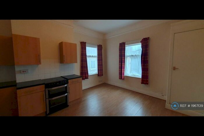 3 Bedroom Flat To Rent In Moor Street, Mansfield, NG18
