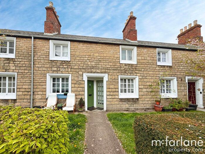 1 Bedroom Terraced House For Sale In Exeter Street, Swindon, SN1