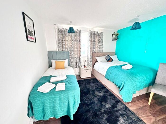 3 Bedroom Semi Detached House To Rent In Prebendal Avenue, Aylesbury, Buckinghamshire, HP21