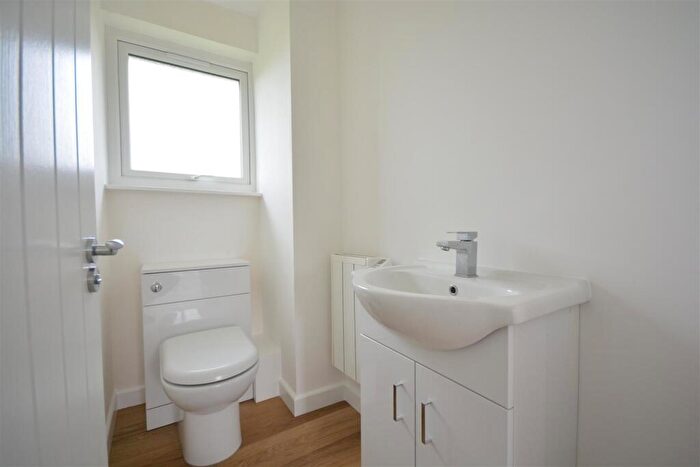 2 Bedroom Apartment To Rent In Balquhain Close, Ashtead, Surrey, KT21