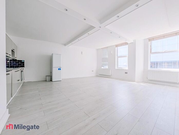 1 Bedroom Flat To Rent In High Street, Sutton, SM1