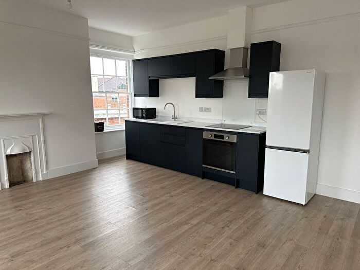 2 Bedroom Flat To Rent In Bridge Street, Taunton, Somerset, TA1