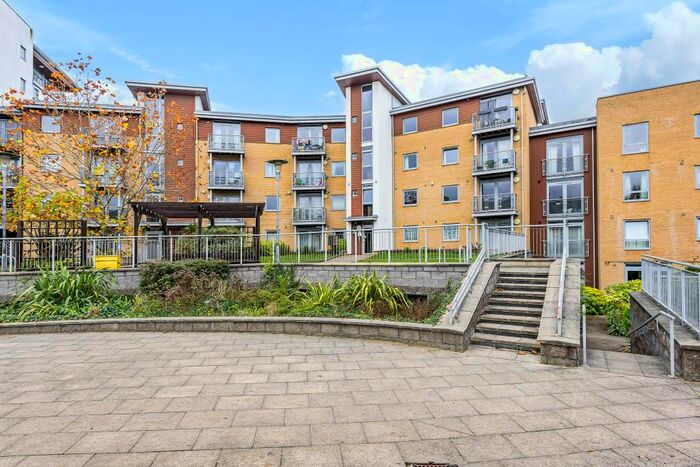 2 Bedroom Flat To Rent In Kelvin Gate, Bracknell RG12