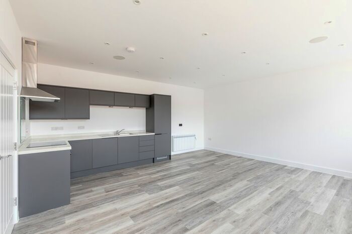 1 Bedroom Flat To Rent In Queens Square, Crawley, RH10