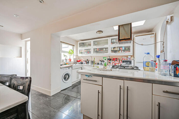 3 Bedroom Terraced House For Sale In Avondale Road, London, , Harringay, London, N15