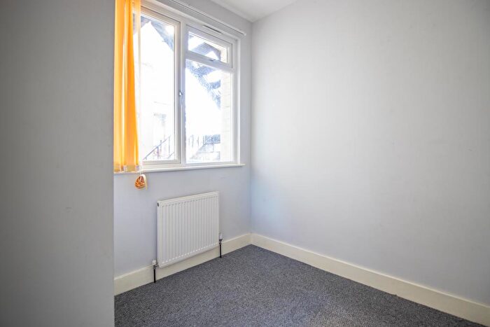 2 Bedroom Flat For Sale In Eastern Esplanade, Southend-on-Sea, SS1