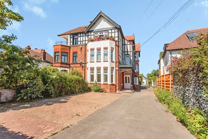 2 Bedroom Flat For Sale In Imperial Avenue, Westcliff-on-Sea, Essex, SS0
