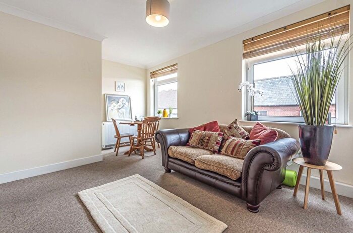 2 Bedroom Flat To Rent In B The Hundred, Romsey, Hampshire, SO51