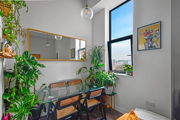 1 Bedroom Flat To Rent In New Road, Rochester, ME1