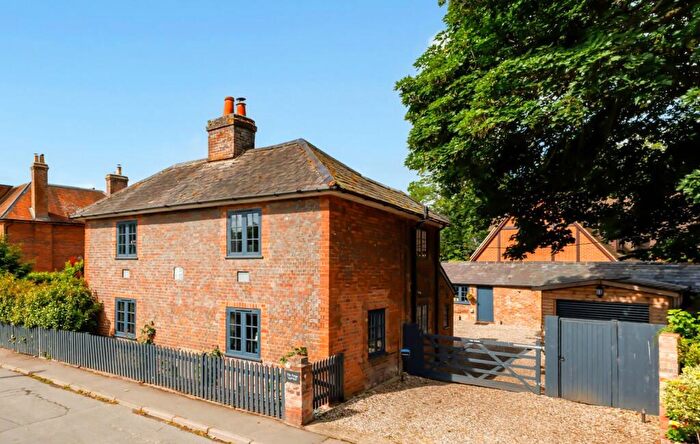 4 Bedroom Detached House For Sale In Station Road, Woolhampton, Berkshire, RG7