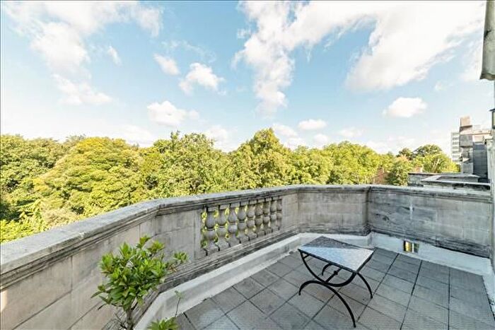 3 Bedroom Flat To Rent In Chapman Square, London, SW19