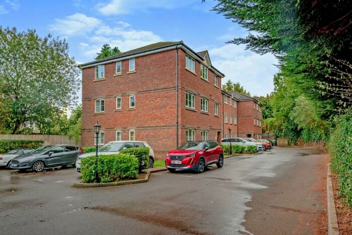 2 Bedroom Apartment To Rent In Station Approach West, Redhill, RH1