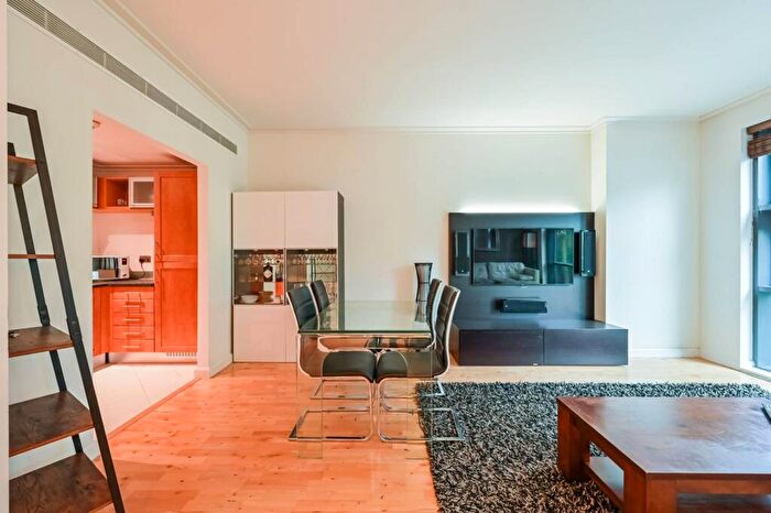 2 Bedroom Flat To Rent In Discovery Dock Apartments East, Canary Wharf, London, E14