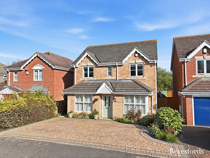 4 Bedroom Detached House For Sale In Bancroft Chase, Hornchurch, RM12