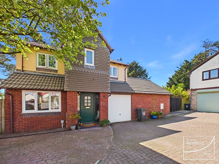 5 Bedroom Detached House For Sale In Mulberry Close, Paignton, TQ3