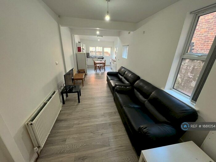 7 Bedroom Semi-Detached House To Rent In Booth Avenue, Manchester, M14